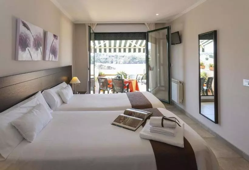 Apartamentos Turísticos Playa De Tapia