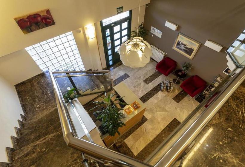 Apartamentos Turísticos Playa De Tapia