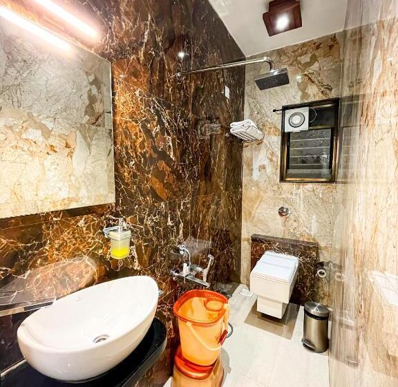 בית מלון כפרי Krishna S Wood Villas