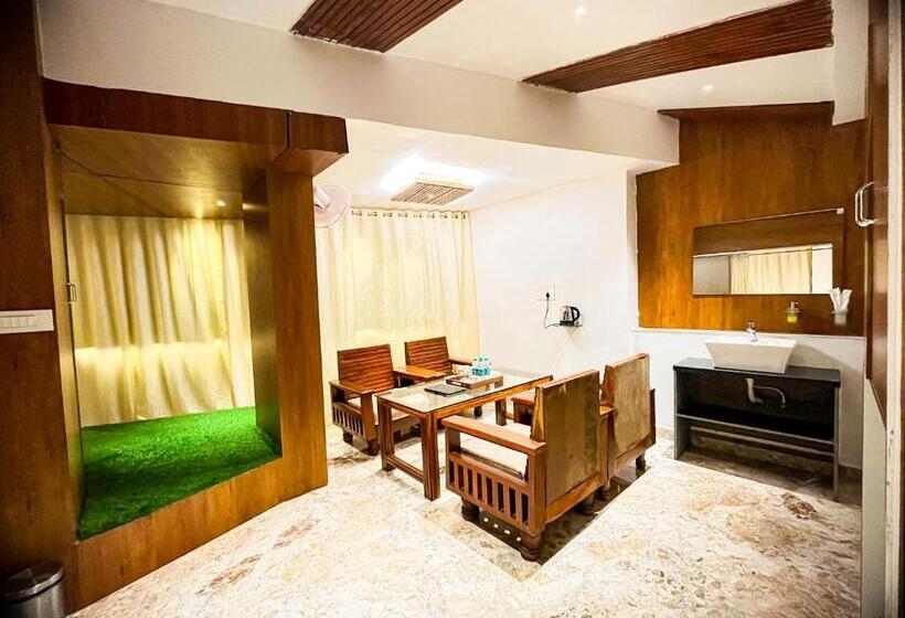 בית מלון כפרי Krishna S Wood Villas