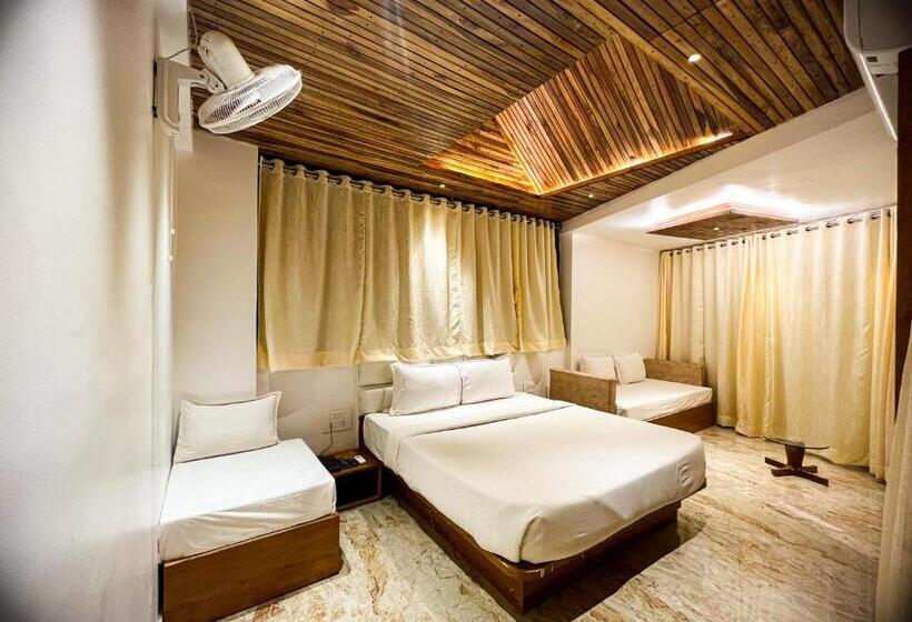 בית מלון כפרי Krishna S Wood Villas