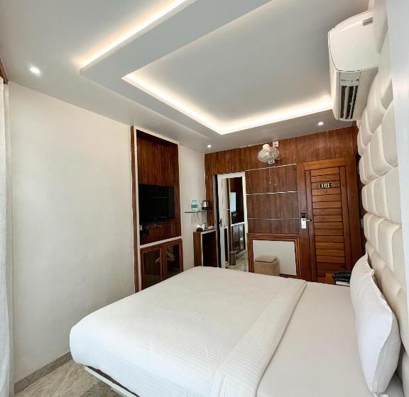 בית מלון כפרי Krishna S Wood Villas