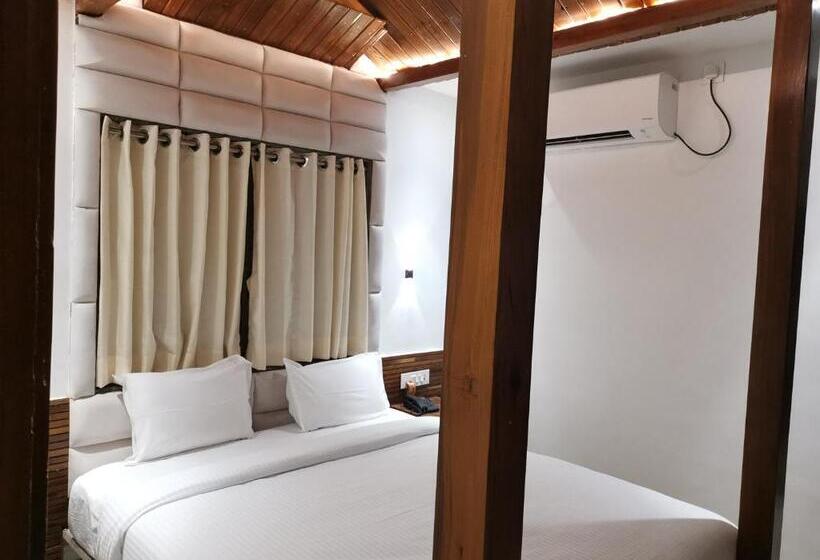 בית מלון כפרי Krishna S Wood Villas