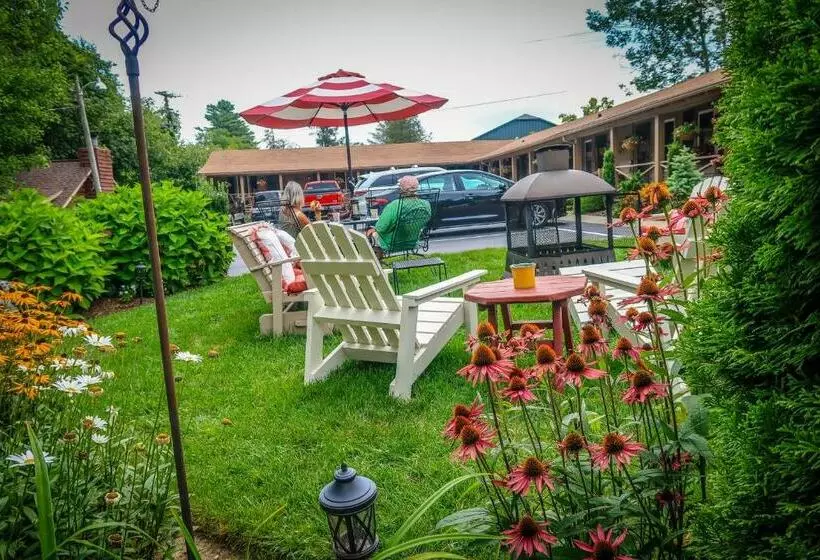 Retkeilymaja Mountainaire Inn And Log Cabins