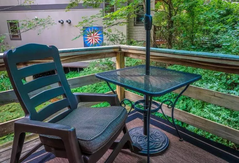 Retkeilymaja Mountainaire Inn And Log Cabins