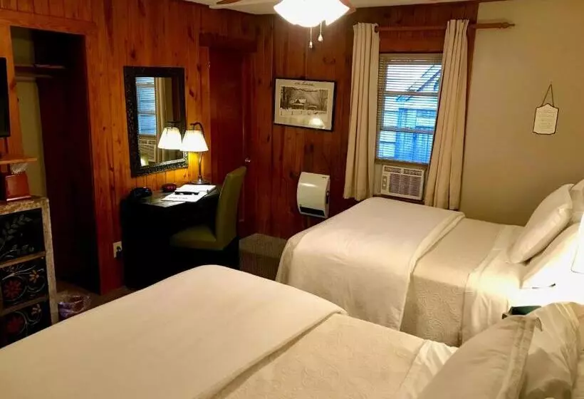 Retkeilymaja Mountainaire Inn And Log Cabins