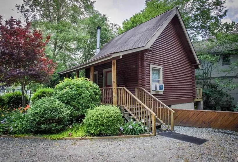 Retkeilymaja Mountainaire Inn And Log Cabins