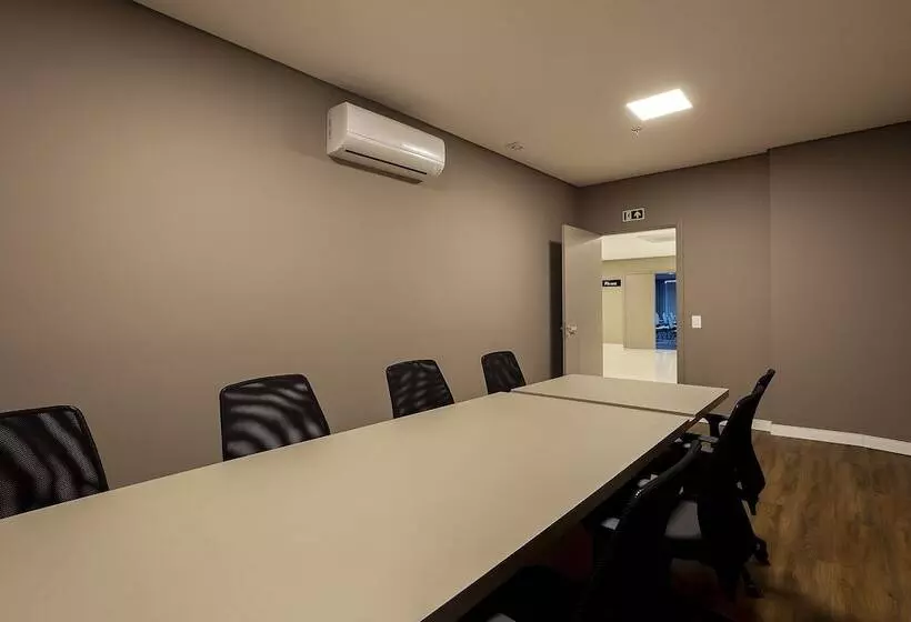 ホテル Slaviero Rondonopolis