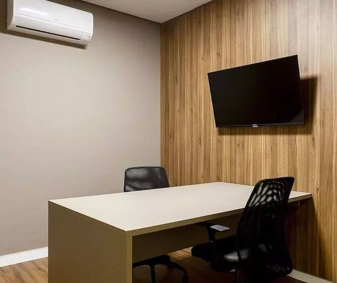 ホテル Slaviero Rondonopolis