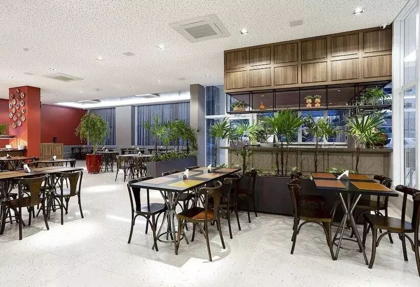 ホテル Slaviero Rondonopolis