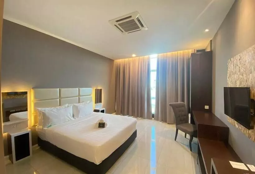 هتل Stirling Suites
