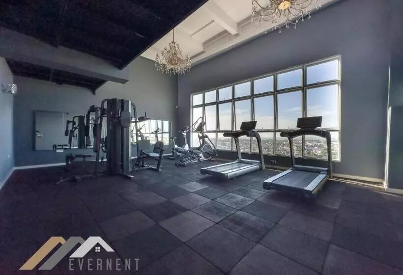 هتل Stirling Suites