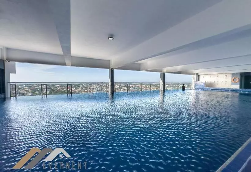 هتل Stirling Suites