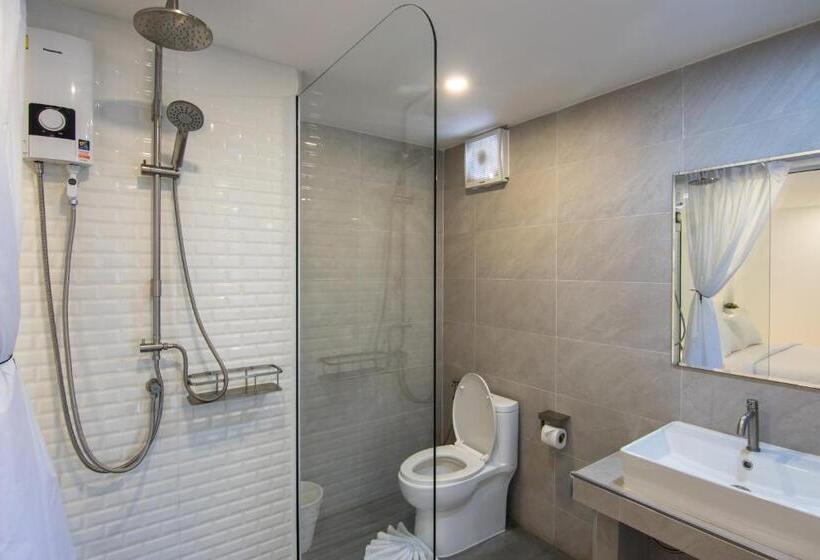 Thewhitehotel By Charoensri Sha Extra Plus