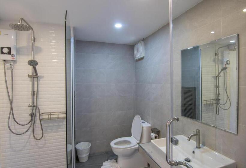 Thewhitehotel By Charoensri Sha Extra Plus