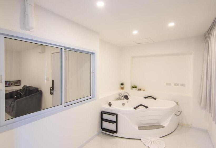 Thewhitehotel By Charoensri Sha Extra Plus