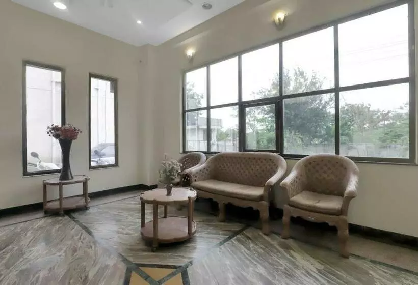 Hotelli Capital O 83137 Dubey Plaza