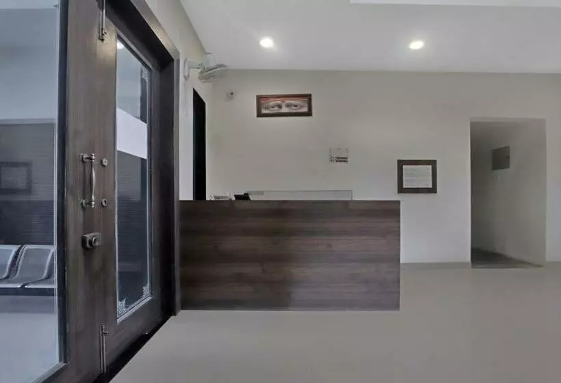 Hotelli Capital O 83137 Dubey Plaza