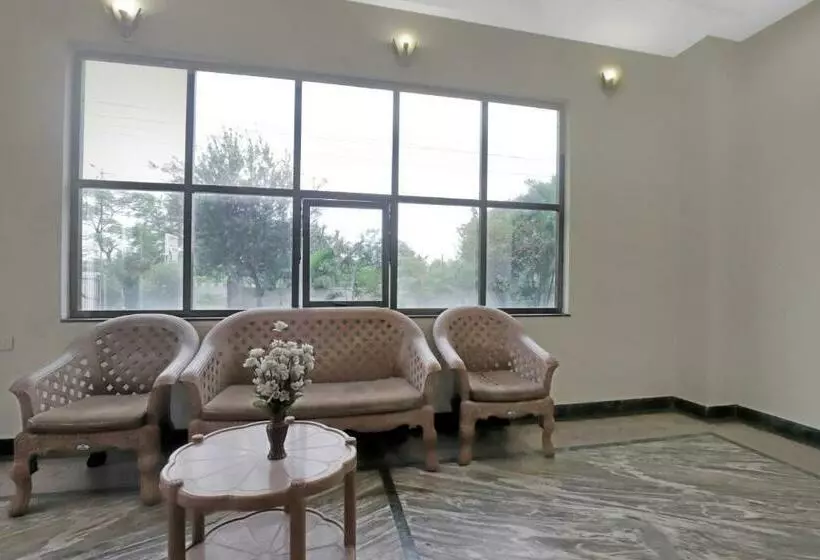 Hotelli Capital O 83137 Dubey Plaza