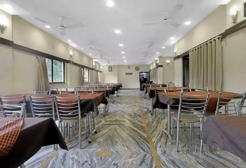 Hotelli Capital O 83137 Dubey Plaza