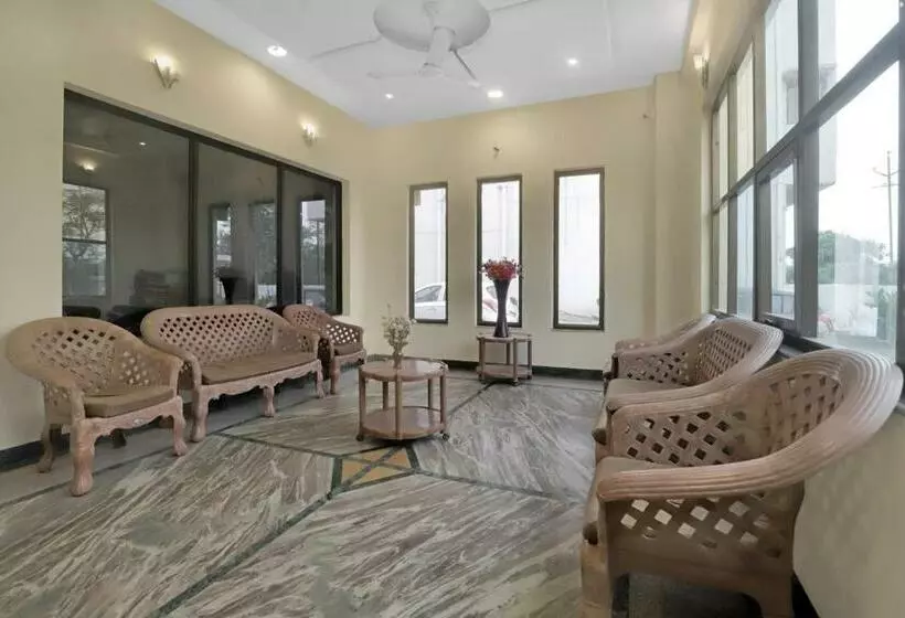 Hotelli Capital O 83137 Dubey Plaza