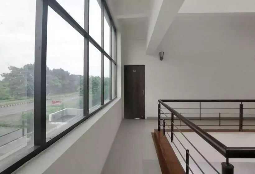 Hotelli Capital O 83137 Dubey Plaza