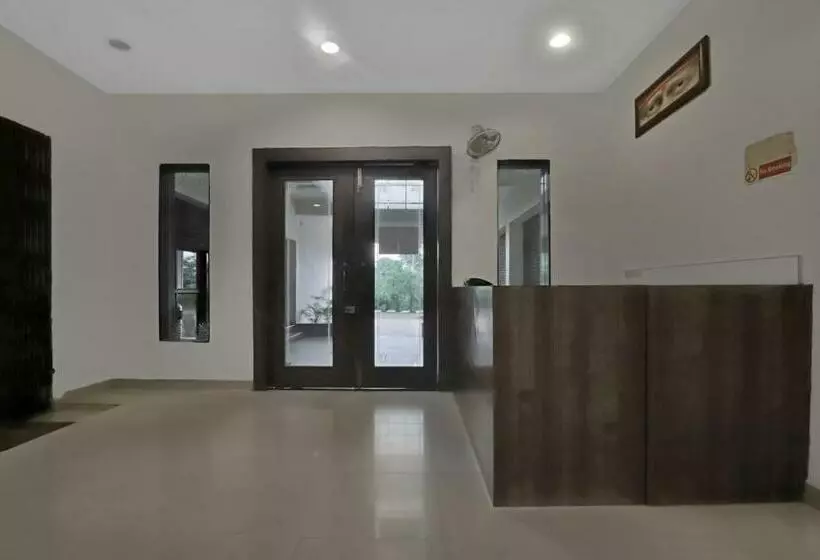 Hotelli Capital O 83137 Dubey Plaza