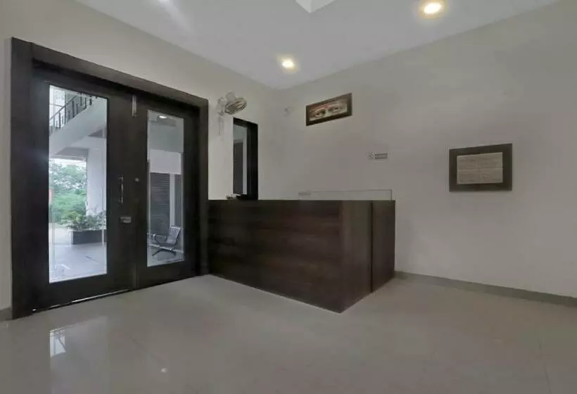 Hotelli Capital O 83137 Dubey Plaza