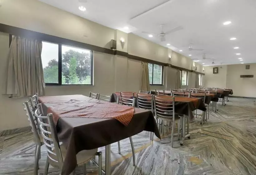 Hotelli Capital O 83137 Dubey Plaza