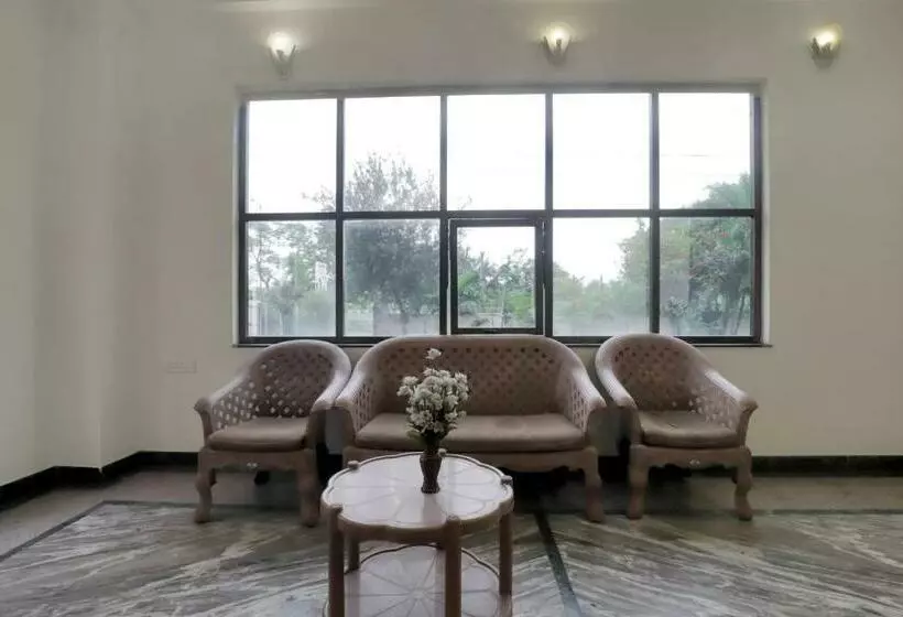 Hotelli Capital O 83137 Dubey Plaza