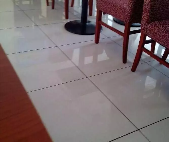 ホテル Mercure Qingdao Downtown