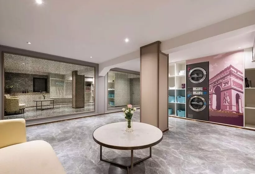ホテル Mercure Qingdao Downtown