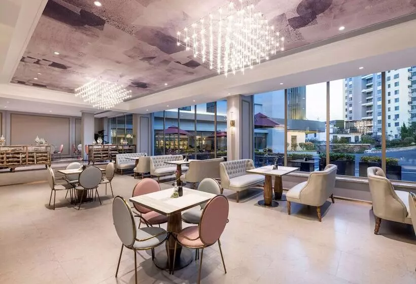 ホテル Mercure Qingdao Downtown