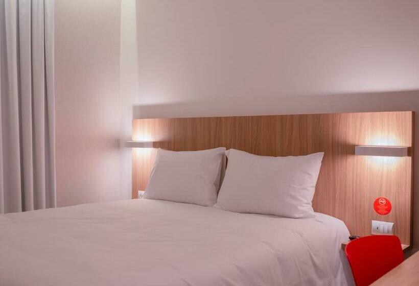 هتل Moov Porto Alegre