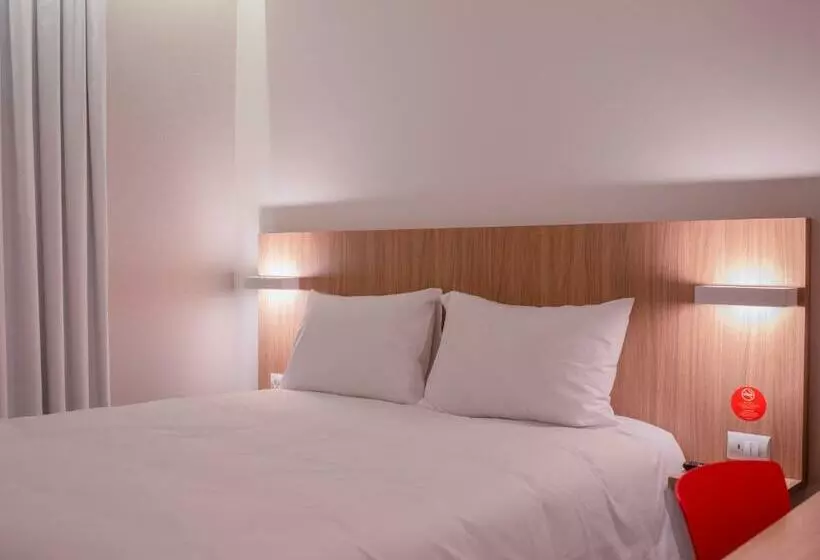 ホテル Moov Porto Alegre