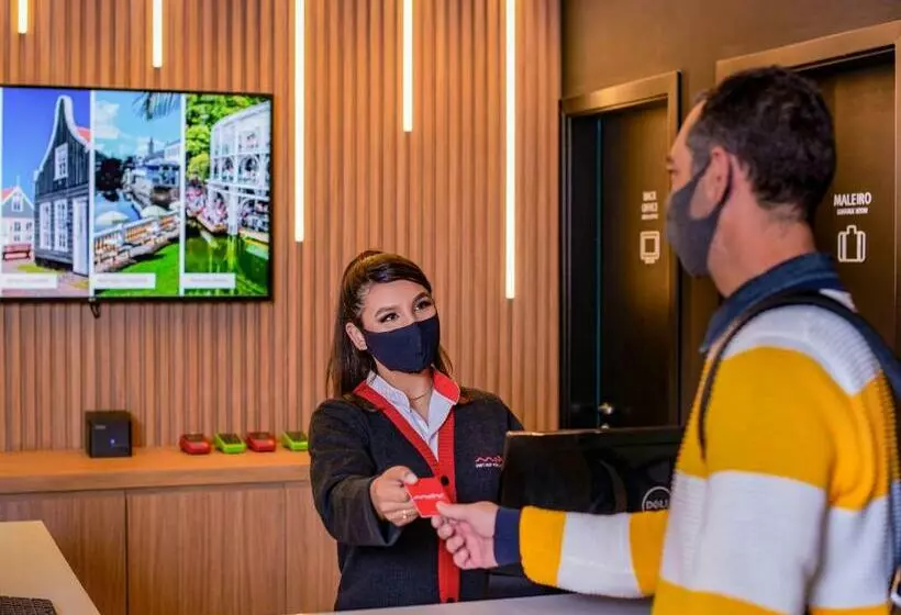 ホテル Moov Porto Alegre