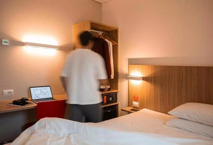 ホテル Moov Porto Alegre