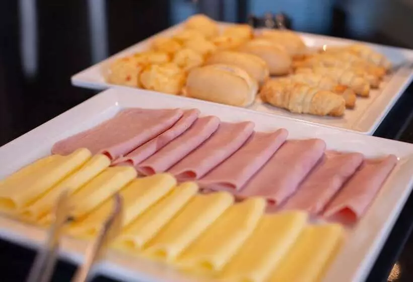 ホテル Moov Porto Alegre