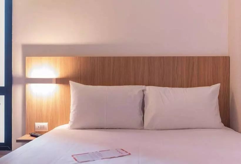 ホテル Moov Porto Alegre