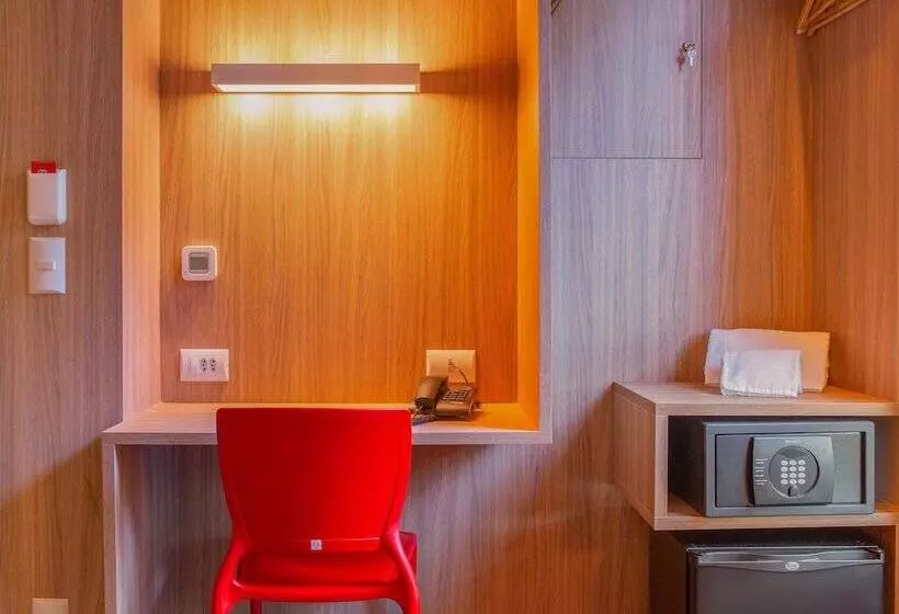 ホテル Moov Porto Alegre