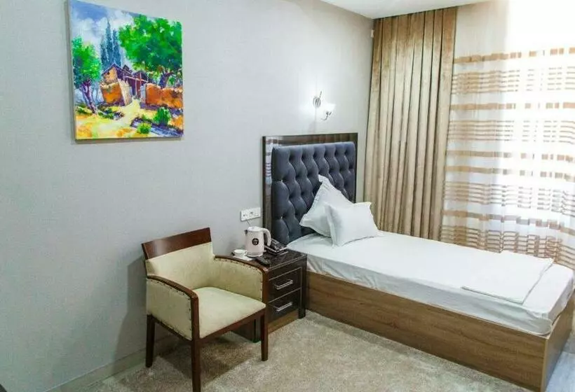 هتل Shedevr Plaza