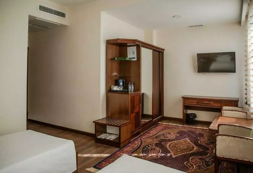 هتل Shedevr Plaza