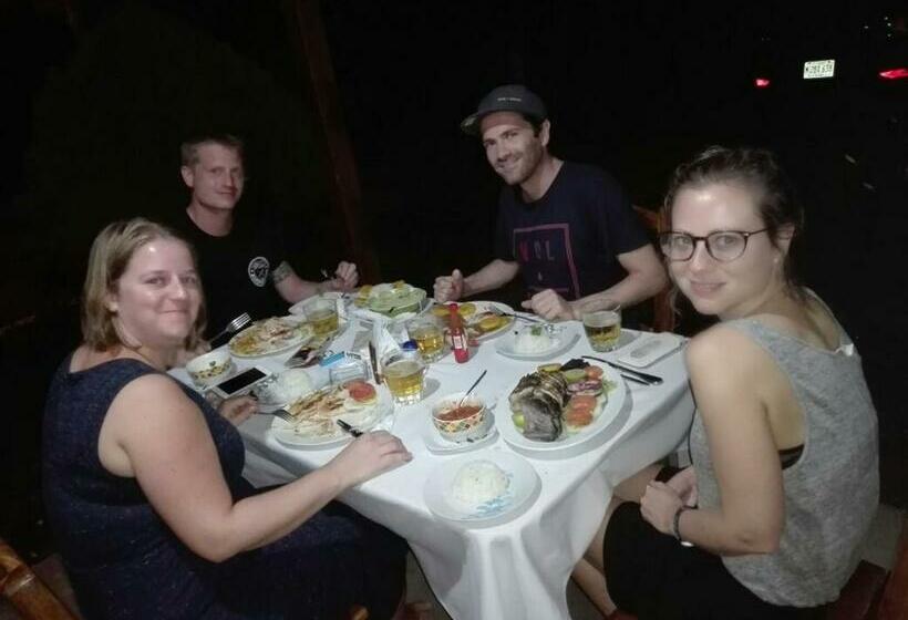 پانسیون Hostal La Cascada