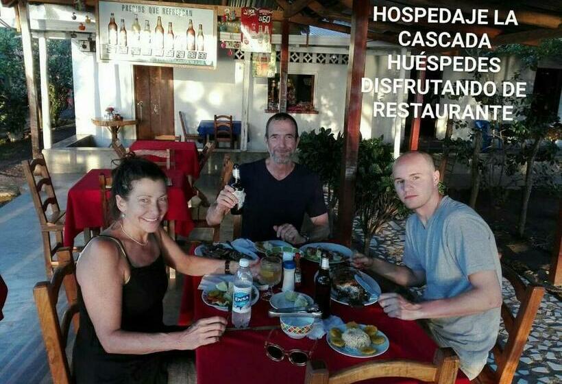 پانسیون Hostal La Cascada