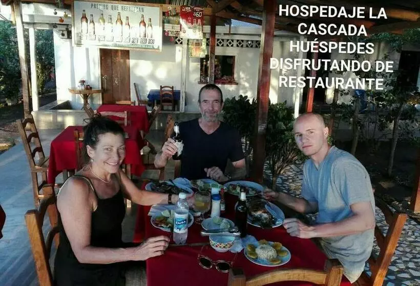 ペンション Hostal La Cascada