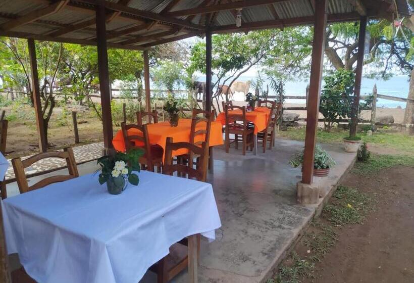 پانسیون Hostal La Cascada