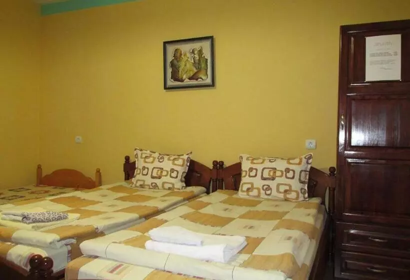 Majatalo Pri Orehite Guesthouse