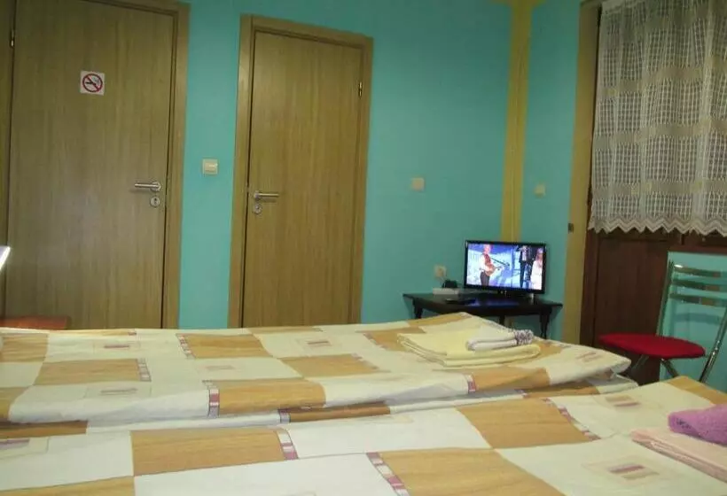 Majatalo Pri Orehite Guesthouse