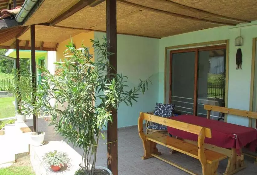 Majatalo Pri Orehite Guesthouse