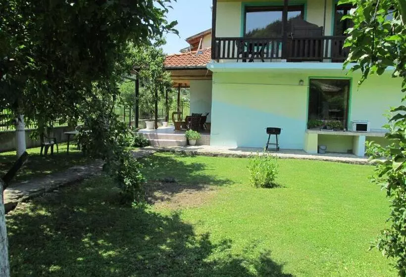 Majatalo Pri Orehite Guesthouse